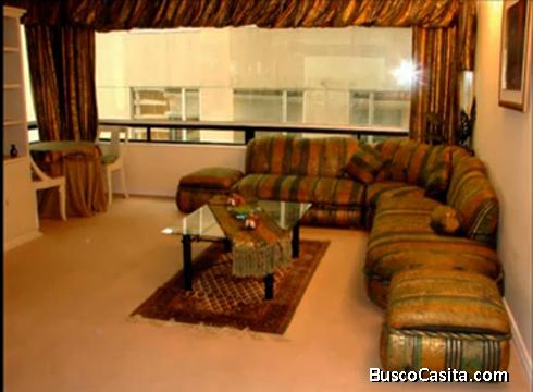 Amplio departamento 1 dormitorio en la Republica del Salvador con muebles y accesorios, incluido.