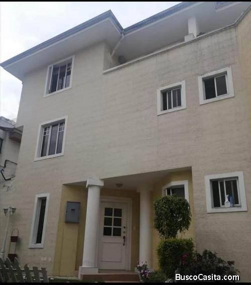 Hermosa casa en Ponceano 253 m2 en 3 plantas