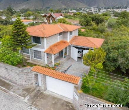 HERMOSA CASA DE VENTA EN SAN ANTONIO DE PICHINCHA
