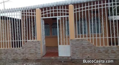 Bendo una Casa serca de la escuela manuela cañizares 