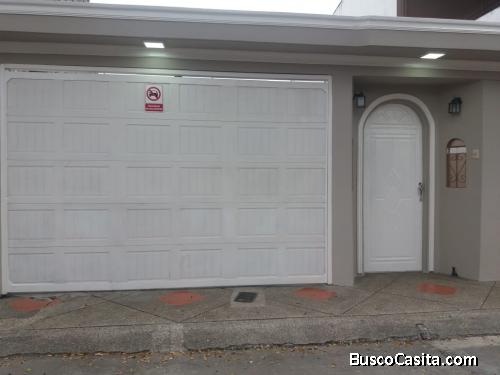 Vendo villa en la ciudadela Guayacanes Mz94 villa 9 frente a UPC de Policía (NORTE DE GUAYAQUIL)