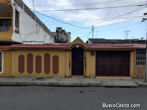 CASA EN VENTA ALBORADA 7ma