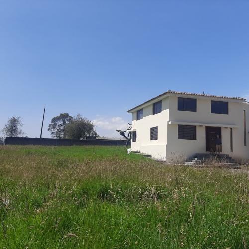 TAMBILLO, propiedad independiente estrenar, 1466m2 de terreno y 140m2 de construcción