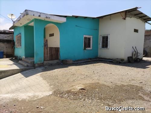 AMPLIA CASA EN  UN TERRENO DE 427 MT., 3 HABITACIONES DOS BAÑOS 