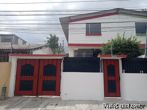 Casa Urbanizacion Pusuqui, independiente, remodelada con amplio jardín 