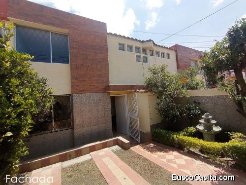 Casa de venta Mitad  del Mundo conjunto Villandina, con aumento, mejoras 