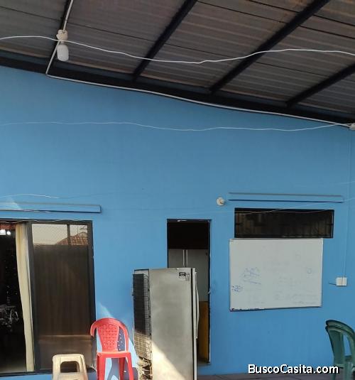 Venta de una casa con local comercial con buena plusvalía