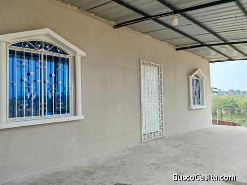 CASA REMODELADA CON FINAS TERMINACIONES Y EQUIPAMIENTO