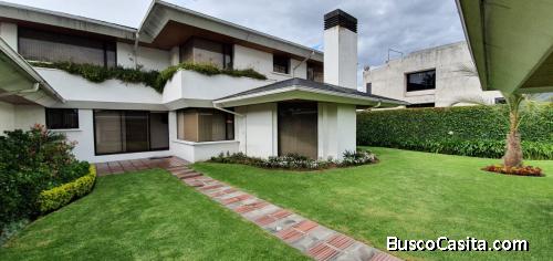 VENDO PROPIEDAD DE LUJO DE 870m2 EN LA URBANIZACION EL CONDADO