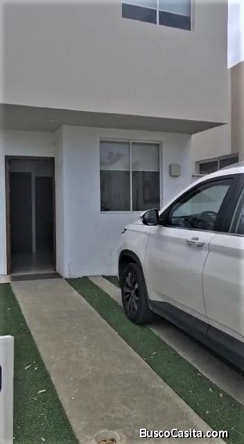 Vendo Casa, Urb. Cataluña - Manta, Vía Rocafuerte, intersección Av Circunvalación.