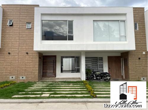 CASA NUEVA CERCA DE LA AVE. 1 DE MAYO POR MISICATA.