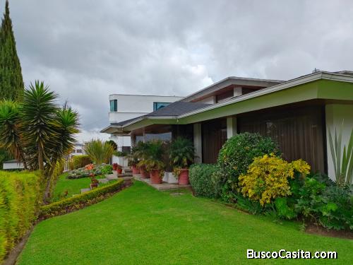 VENDO DE OPORTUNIDAD HERMOSA CASA AL NORTE DE QUITO URBANIZACION EL CONDADO