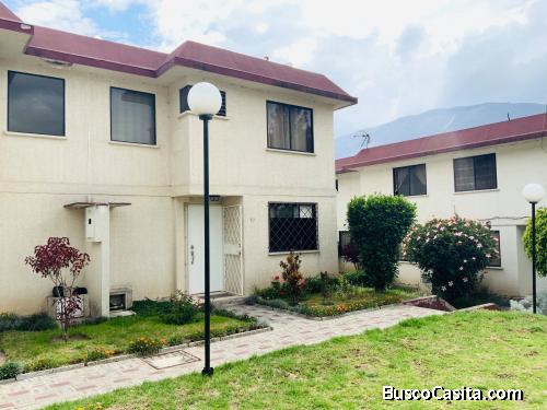 En venta casa semiamueblada, sector San Antonio. Norte de Quito