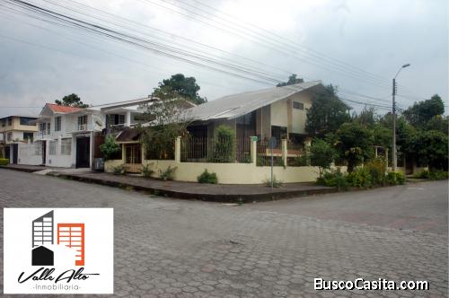  CASA ESQUINERA AMPLIA EN ZONA CÉNTRICA DE MACAS.