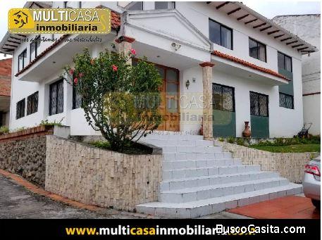 De venta amplia casa a precio de terreno (2338)