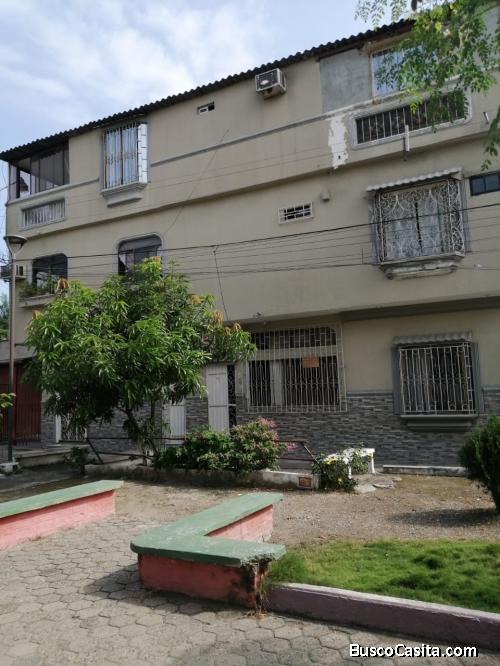 Casa de 3 pisos esquinera