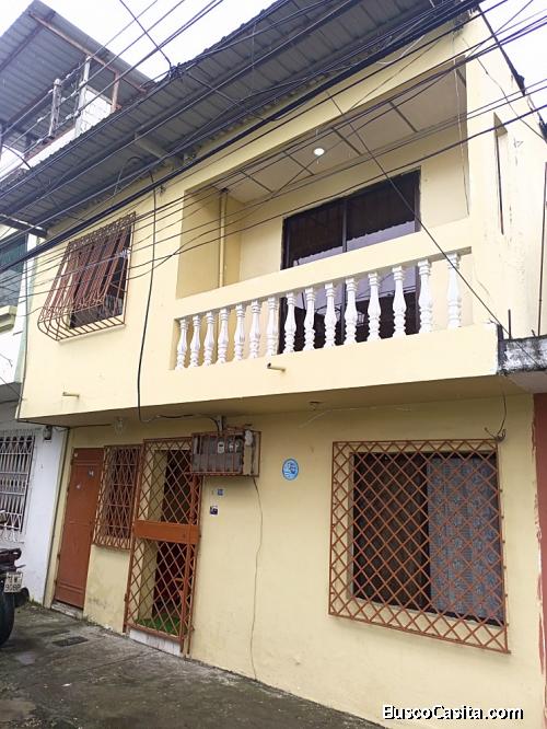 Casa  Rentera de Dos Plantas con 2 Departamentos