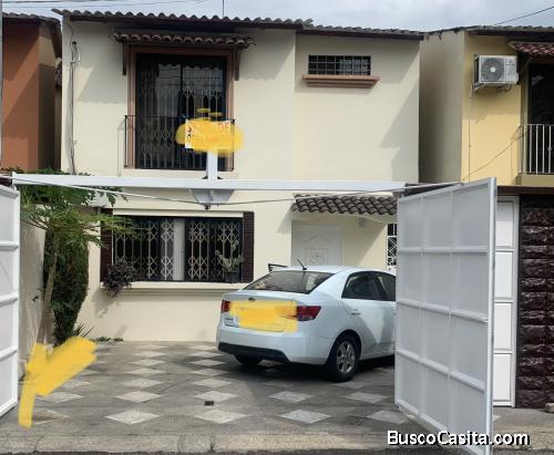 Casa mirador Norte ( frente coliseo la Salle ) 