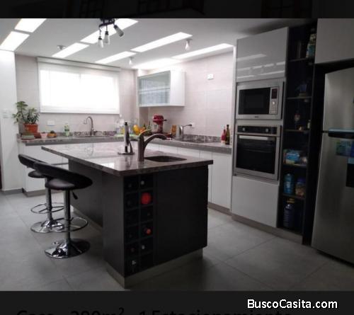 VENDO CASA REMODELADA QUITO TENIS