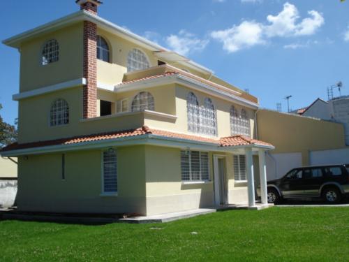 LA MERCED, vendo propiedad independiente, 553m2 de terreno y 305m2 de construcción