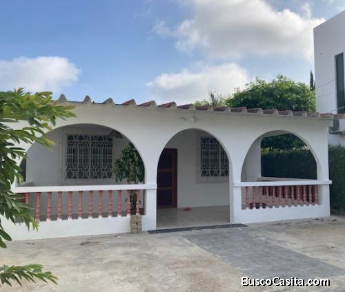 VENTA DE CASA AMOBLADA 1 PLANTA CON PARQUEO PARA 5 CARROS EN SALINAS