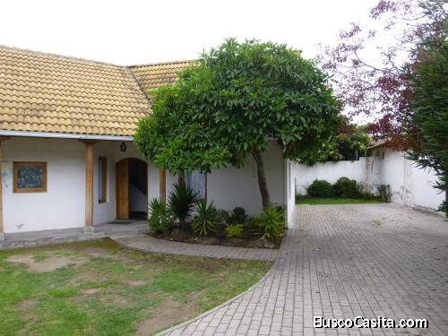 VENTA CASA URBANIZACIÓN OASIS, MITAD DEL MUNDO.
