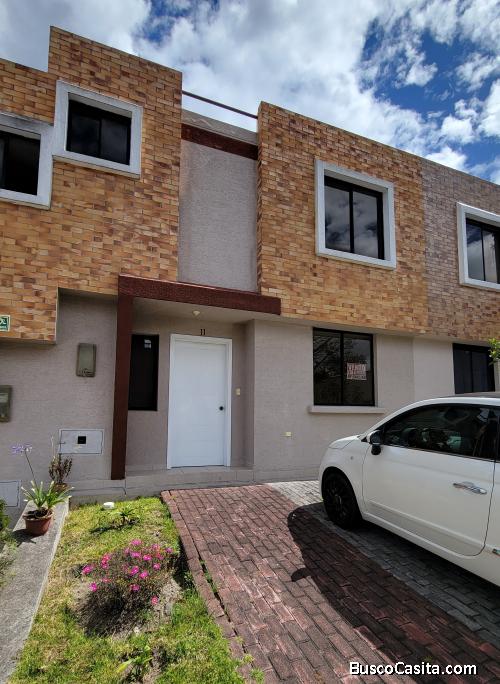 Hermosa casa en la Moya de tres dormitorios 