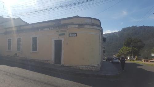 CENTRO HISTORICO, Propiedad  esquinera y comercial, 60 años de edad