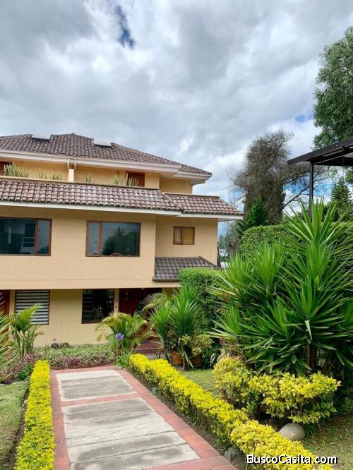 Vendo hermosa casa en cumbaya. Vive tranquilo y en armonía.