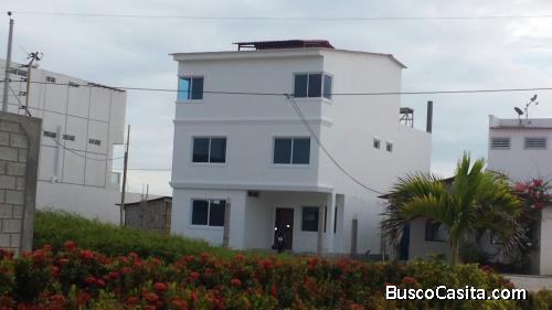 VENDO CASA AMPLIA CON VISTA AL MAR