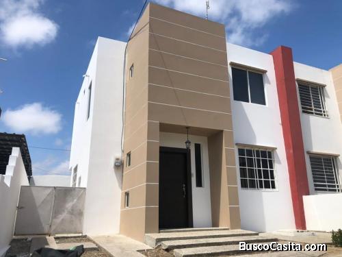 Se vende hermosa casa de 2 plantas en urbanización Santa María, en Manta. Lugares de esparcimiento