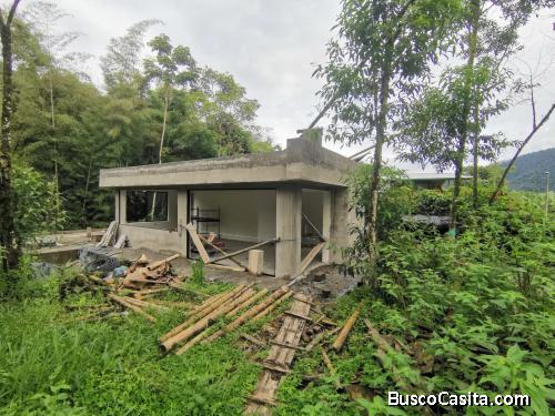 Precio Negociable Terreno con casa en vonstruccion en MINDO 