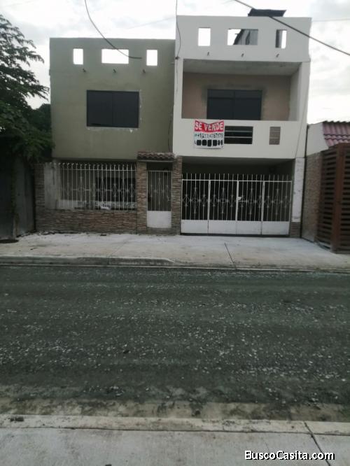 SE VENDE CASA AMPLIA DE DOS PISOS EN NORTE DE GUAYAQUIL.