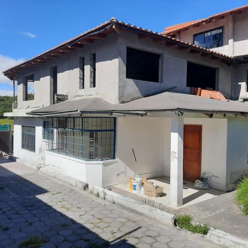 Chillos, casa en venta en San Francisco, 2 departamentos, uno en construcción 