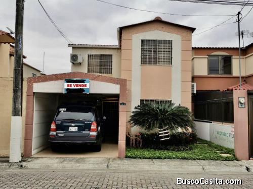 VENDO EN LA JOYA, ETAPA RUBÍ, 2 PLANTAS, 4 DORMITORIOS