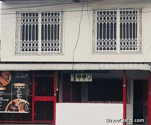 Casa con local en venta