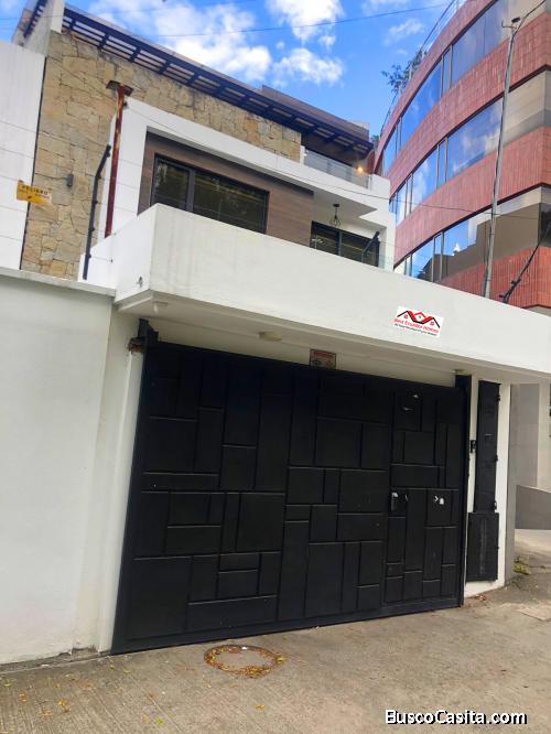 GREAT INVESTMENT OPPORTUNITY, three-story House for sale in Primero de Mayo Avenue