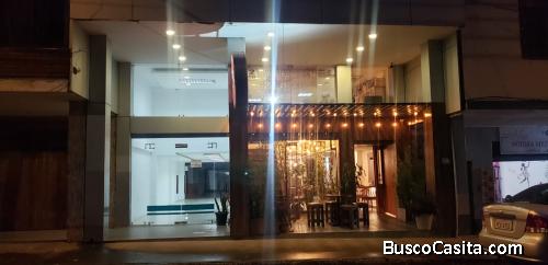 Venta de casa frente a parque central (Macas)