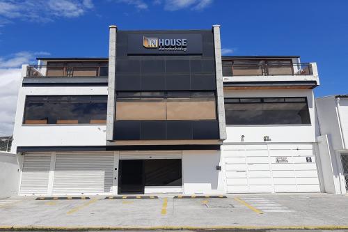 CHILLOS, San Gabriel, vendo propiedad de 2 casas y un local comercial, calle Río Coca