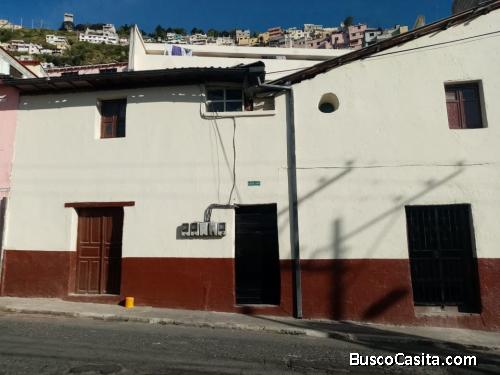 Casa con hermosa vista al centro historico, amplios espacios abiertos e ideal como fuente de ingreso