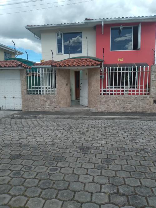 VENDO, Urb Oasis de la Hacienda, casa de 4 alcobas, BBQ, patio, 3 garages,