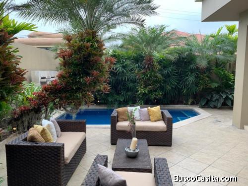 VENDO CASA DE AMPLIOS ESPACIOS EN LOS 1EROS KM DE VIA A SAMBORONDON