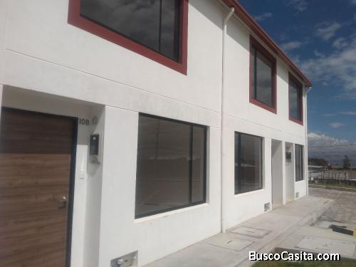 VENDO HERMOSA EN YARUQUI CASA CUENTA CON 84.50M2  AMPLIO JARDÍN DE 14.40M2 