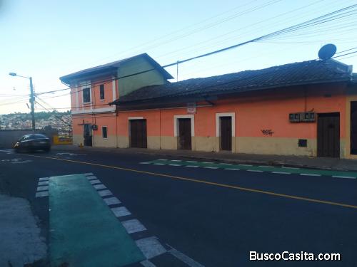 VENDO CASA EN CENTRO HISTORICO DE QUITO