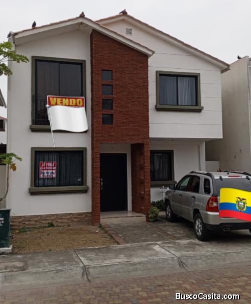 Vendo casa urb Napoli 4 habitaciones y piscina 