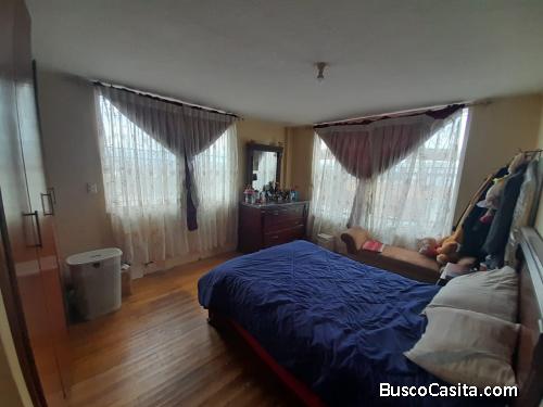 Casa amplia de cuatro habitaciones en venta 