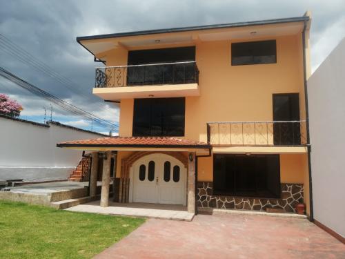 VENDO, propiedad de 312m2 de terreno y 400m2 de construcción 