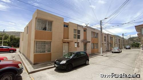 Casa de venta Pomasqui, ciudad del sol , con mejoras, cerca a transporte, vias, Pomasqui Plaza
