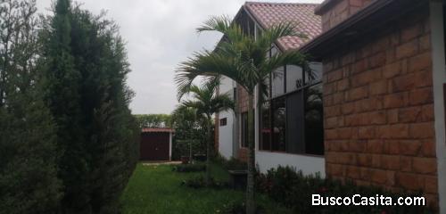 Hermosa Casa de Oportunidad en el Tenis Club de Santo Domingo