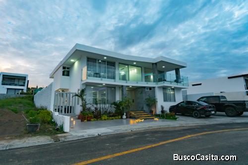 BELLÍSIMA CASA EN VENTA. MANTA, ECUADOR Urbanizacion Marina Blue